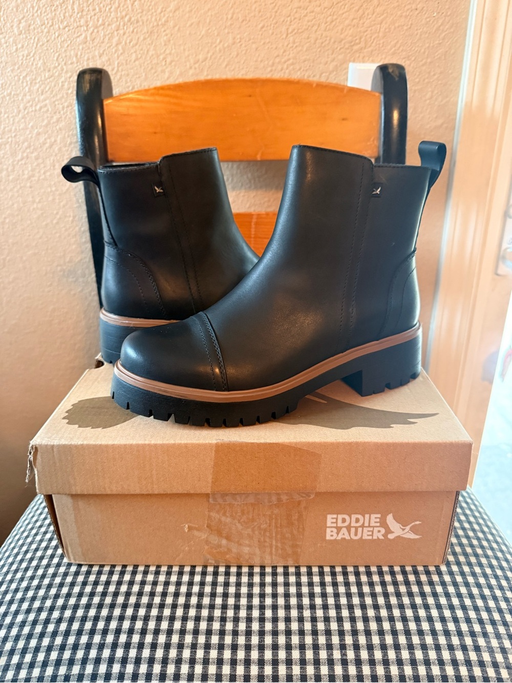 Eddie Bauer Black Leather Lug Sole Zip Ankle Boots